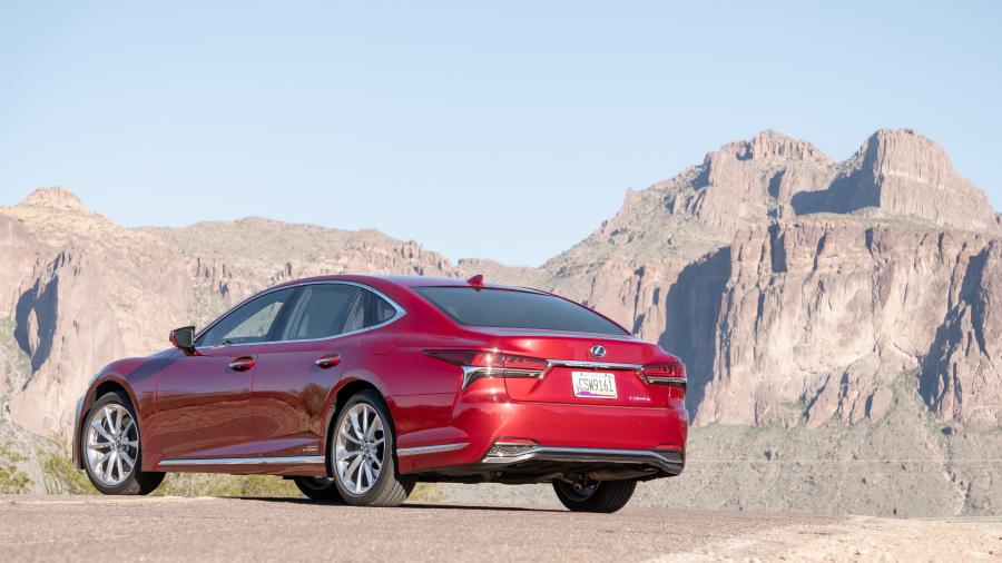  Lexus LS500h 2017 года  (NA) (фото 11 из 40)